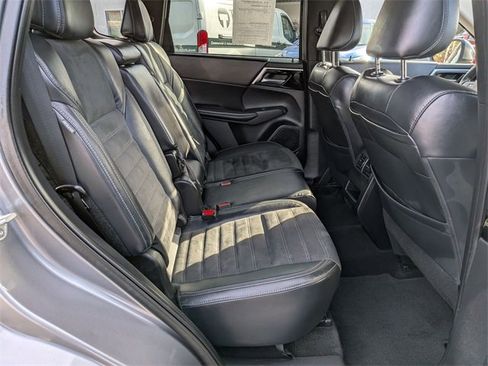 Used 2022 Mitsubishi Outlander SE image 31