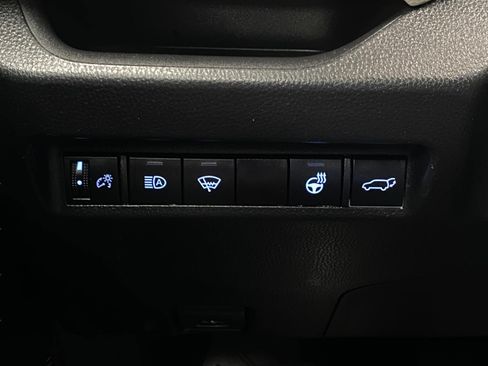 Used 2022 Toyota RAV4 XLE Premium AWD/4WD image 15