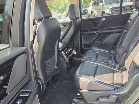 Used 2021 Lincoln Aviator 2WD image 9