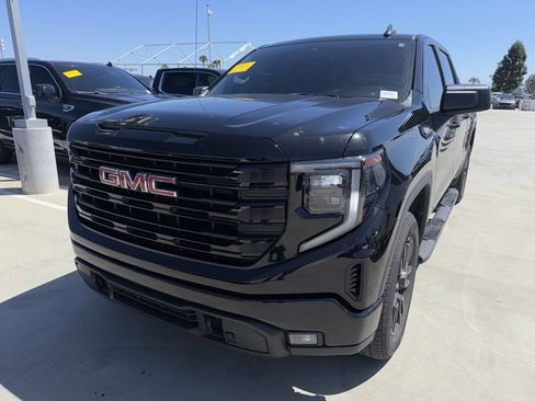 Used 2023 GMC Sierra 1500 Elevation AWD/4WD image 2