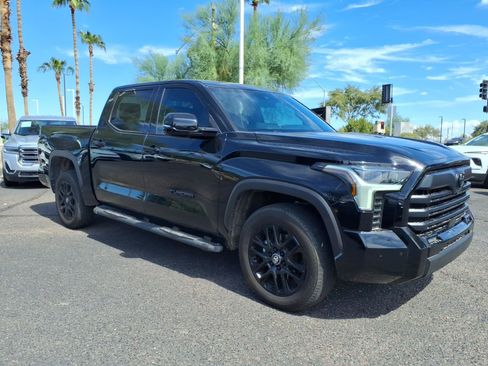 Used 2025 Toyota Tundra Limited AWD/4WD image 3