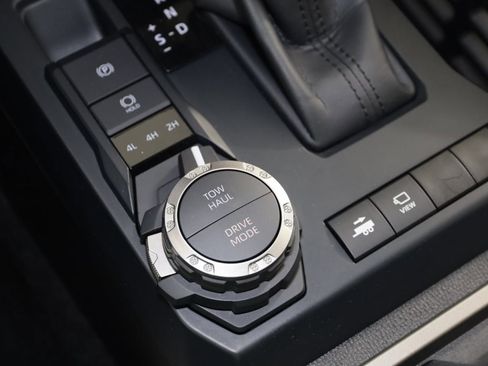 Used 2025 Toyota Tacoma Limited image 25