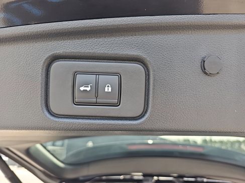 Used 2024 Nissan Pathfinder Platinum w/ Cargo Package image 15