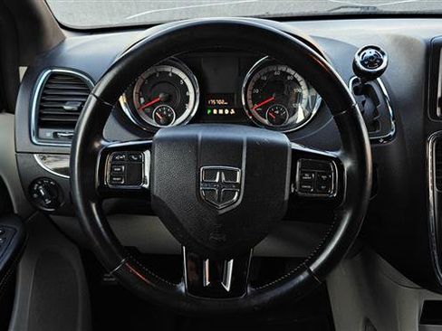 Used 2017 Dodge Grand Caravan SXT image 10