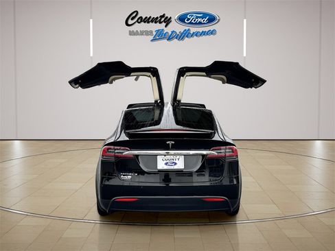 Used 2017 Tesla Model X 75D image 32