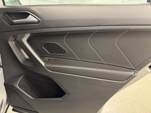 Used 2022 Volkswagen Tiguan SE image 27