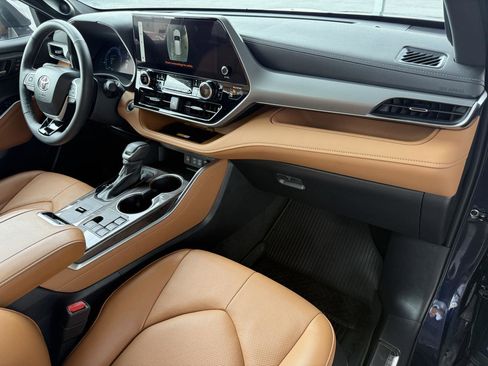 Used 2024 Toyota Highlander Platinum AWD/4WD image 31