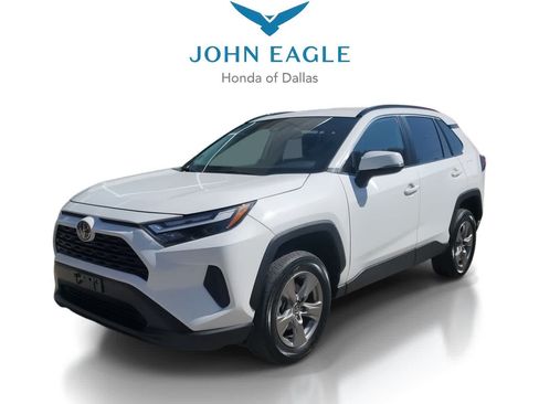 Used 2025 Toyota RAV4 XLE FWD image 1