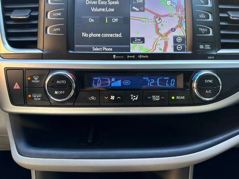 Used 2018 Toyota Highlander XLE AWD/4WD image 30