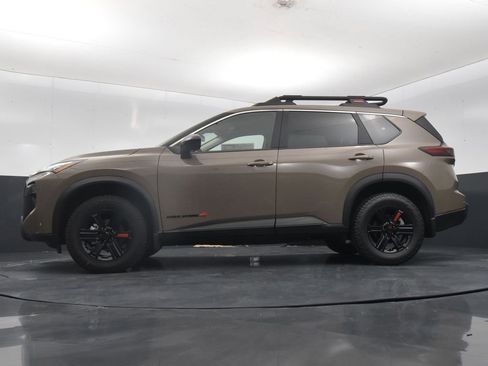 Certified 2025 Nissan Rogue SV image 27