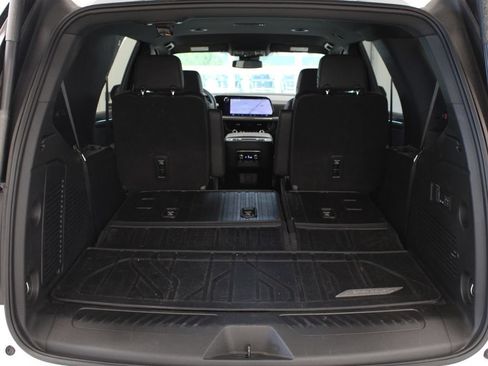 Used 2025 Chevrolet Tahoe LT w/ Comfort Package RWD image 40