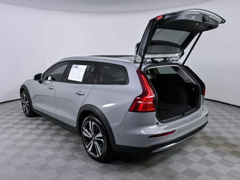 Certified 2025 Volvo V60 B5 Cross Country Plus image 33