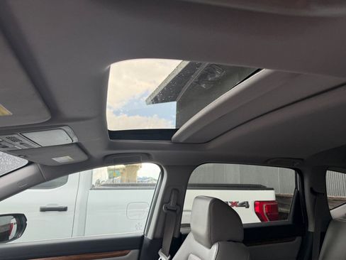 Used 2018 Honda CR-V Touring image 4