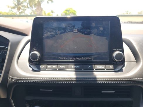 Used 2023 Nissan Rogue SV w/ SV Premium B Package image 8