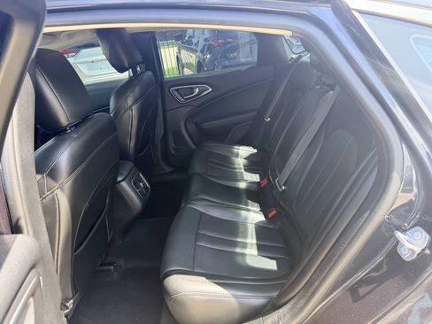 Used 2017 Chrysler 200 Limited Platinum w/ Comfort & Convenience Group FWD image 15