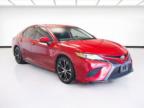 Used 2019 Toyota Camry SE image 3