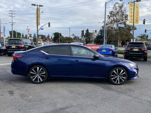 Used 2022 Nissan Altima 2.5 SR image 2