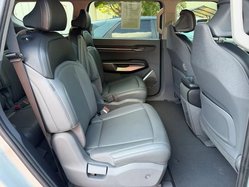 Used 2024 Kia EV9 Light Long Range RWD image 21