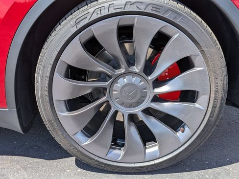 Used 2023 Tesla Model Y Performance AWD/4WD image 10
