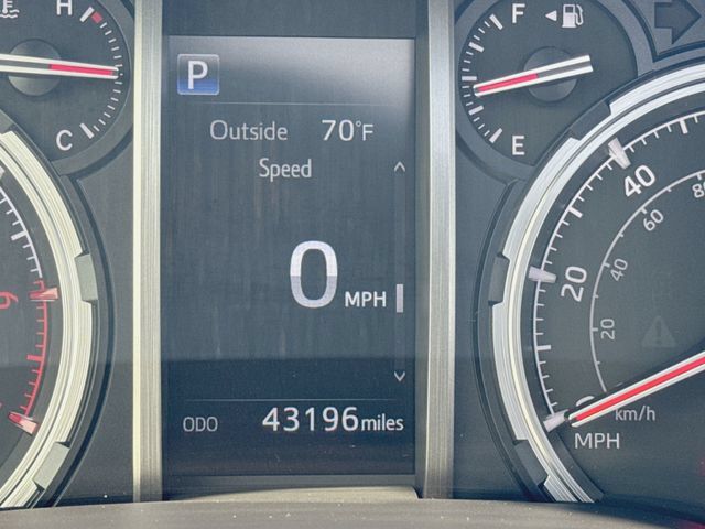 Used 2022 Toyota 4Runner TRD Off-Road Premium AWD/4WD image 12