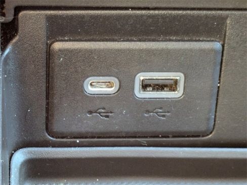 Used 2021 GMC Yukon Denali w/ Denali Premium Package image 25