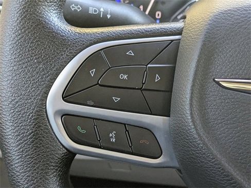 Used 2021 Chrysler Voyager Lxi image 21