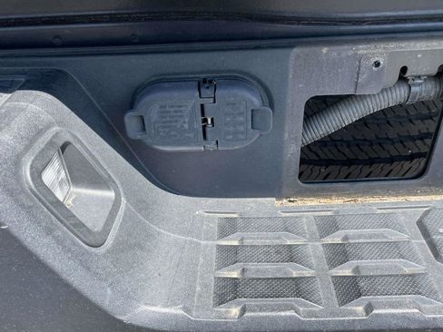 Used 2021 Toyota Tacoma SR5 RWD image 17