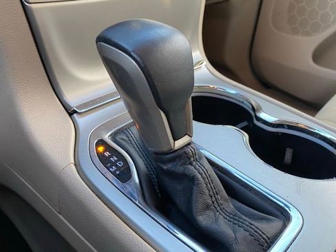 Used 2016 Jeep Grand Cherokee Laredo w/ Quick Order Package 23E image 28