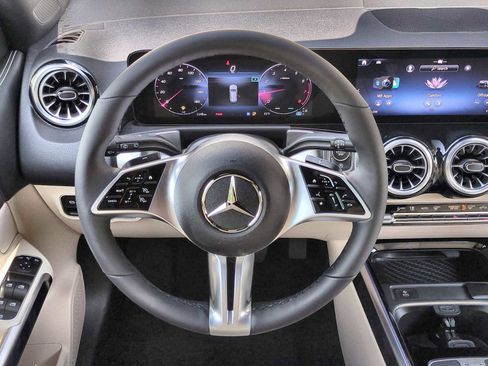 Certified 2025 Mercedes-Benz GLB 250 4MATIC image 23