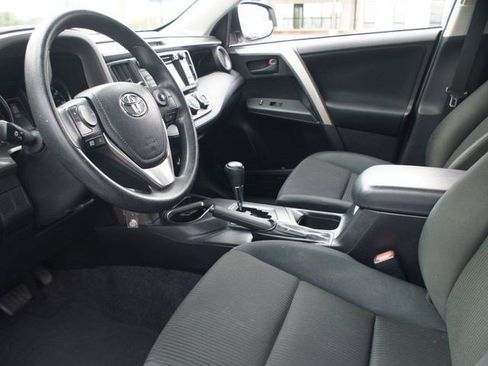 Used 2018 Toyota RAV4 LE image 11