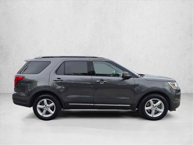 Used 2018 Ford Explorer XLT FWD image 4