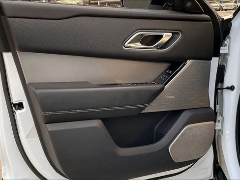 Used 2019 Land Rover Range Rover Velar R-Dynamic SE image 21