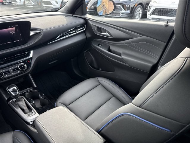 Used 2024 Buick Envista Sport Touring w/ Convenience I Package FWD image 11