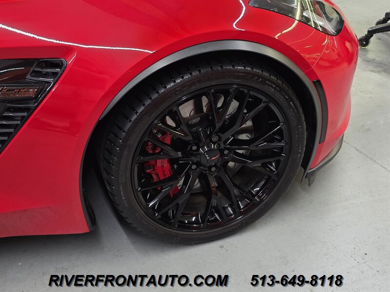 Used 2015 Chevrolet Corvette Z06 w/ 3LZ Preferred Equipment Group RWD image 24