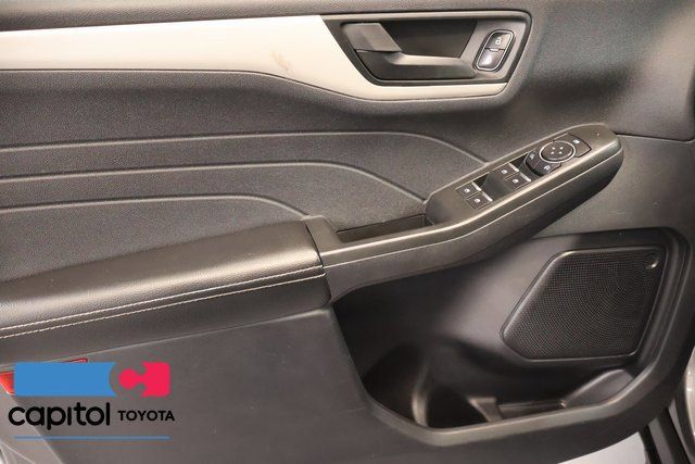 Used 2022 Ford Escape SE FWD image 9
