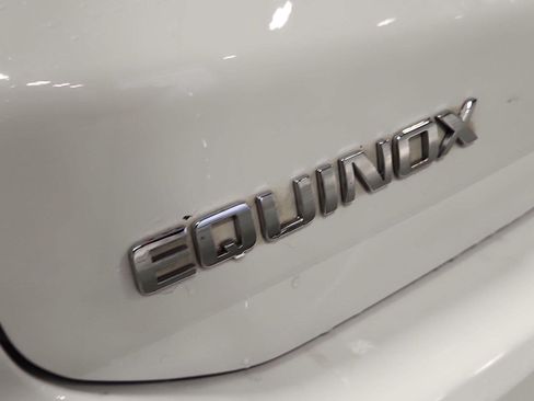 Used 2018 Chevrolet Equinox LT FWD image 24