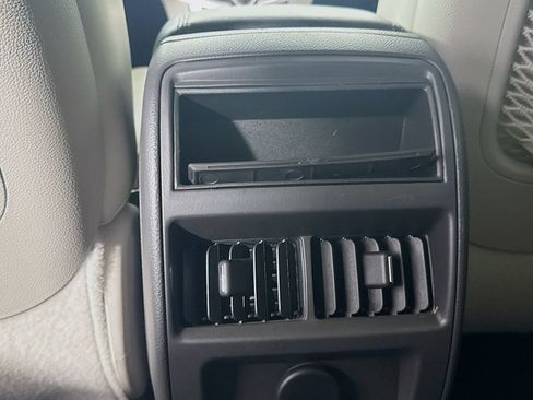 Used 2015 Cadillac SRX FWD image 29