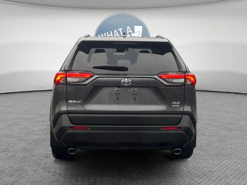 Used 2023 Toyota RAV4 XLE Premium image 4