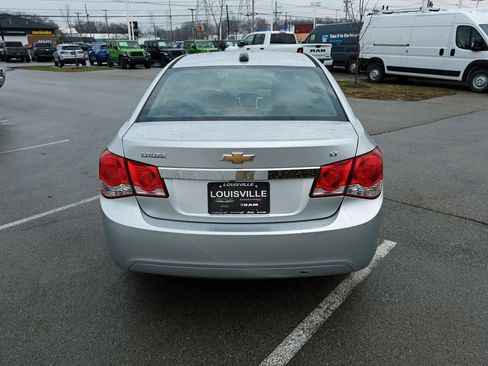 Used 2016 Chevrolet Cruze LT w/ Technology Package FWD image 8