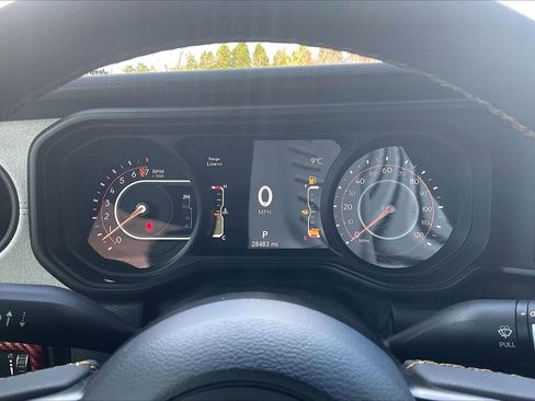 Certified 2024 Jeep Gladiator Sport AWD/4WD image 11