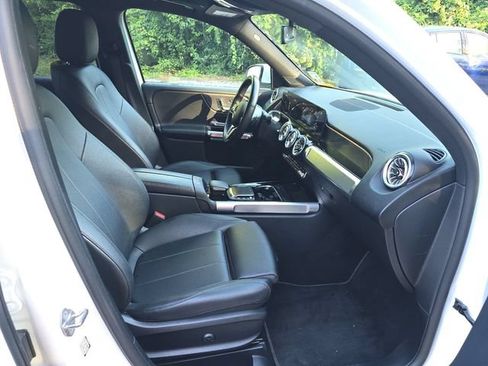 Used 2022 Mercedes-Benz GLB 250 image 28