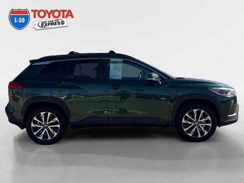 Certified 2022 Toyota Corolla Cross XLE image 6