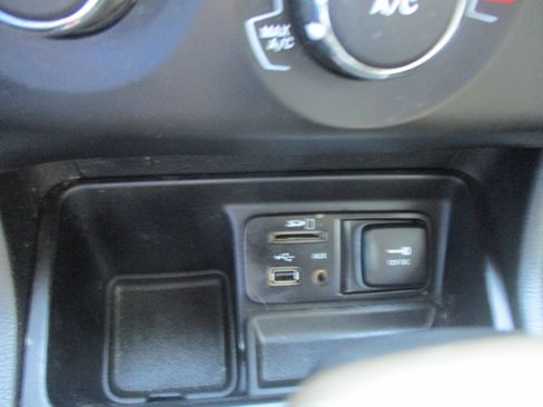 Used 2017 Jeep Cherokee Sport FWD image 14