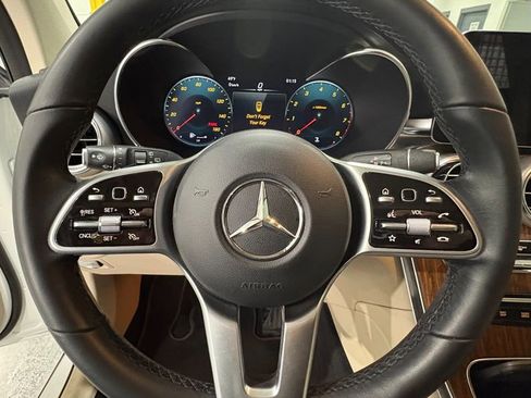 Used 2022 Mercedes-Benz GLC 300 4MATIC SUV image 11