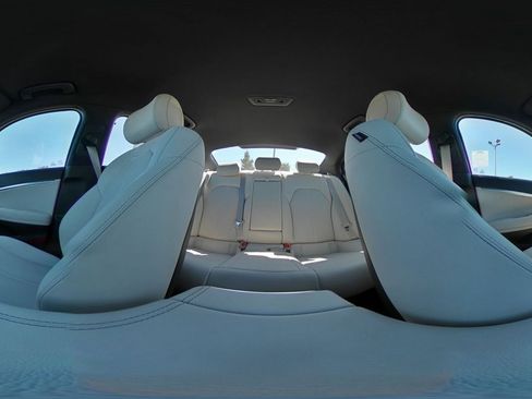 Used 2025 Genesis G70 2.5T image 42