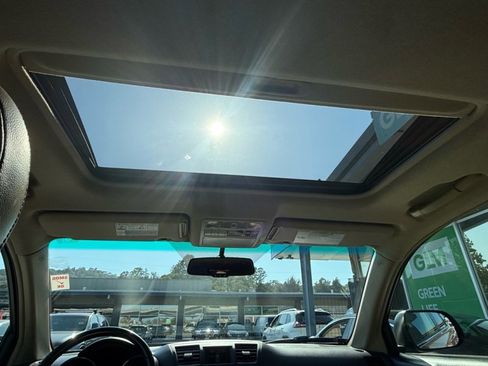 Used 2011 Toyota Highlander SE image 19