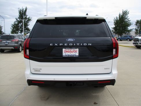 Used 2025 Ford Expedition Max Active AWD/4WD image 5