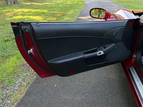 Used 2008 Chevrolet Corvette Coupe w/ Z51 Performance Package RWD image 49