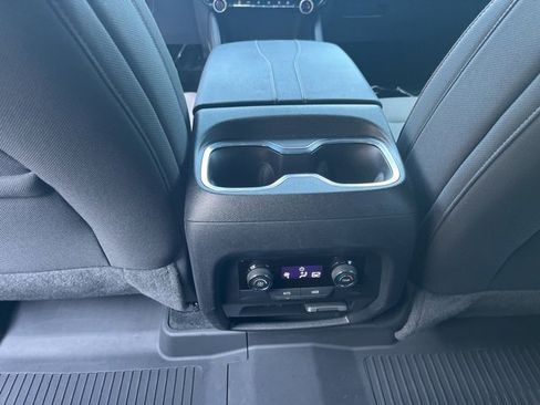 Used 2024 Chevrolet Traverse LT w/ Midnight/Sport Edition image 17