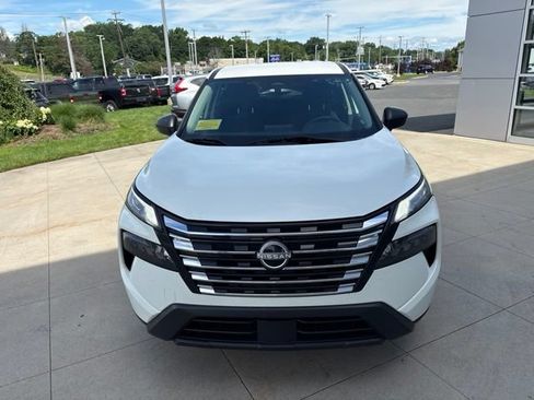 Used 2024 Nissan Rogue S FWD image 2